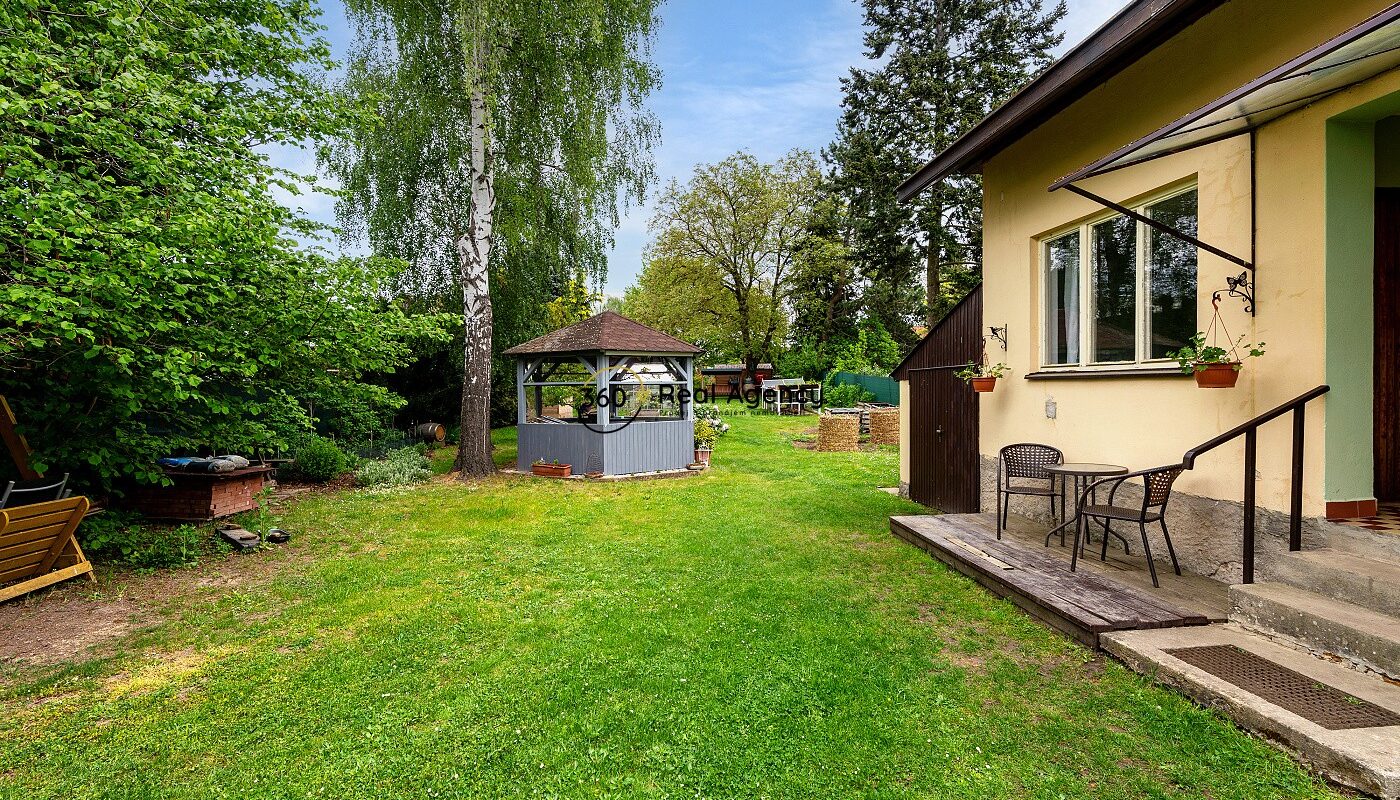 Výjimečný stavební pozemek 1 418 m² | Praha 11 – Šeberov | Prémiová lokalita s platným stavebním povolením.