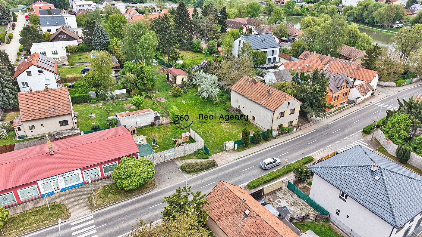 Výjimečný stavební pozemek 1 418 m² | Praha 11 – Šeberov | Prémiová lokalita s platným stavebním povolením.