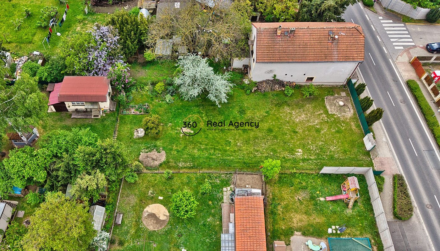 Výjimečný stavební pozemek 1 418 m² | Praha 11 – Šeberov | Prémiová lokalita s platným stavebním povolením.