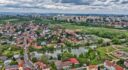 Výjimečný stavební pozemek 1 418 m² | Praha 11 – Šeberov | Prémiová lokalita s platným stavebním povolením.