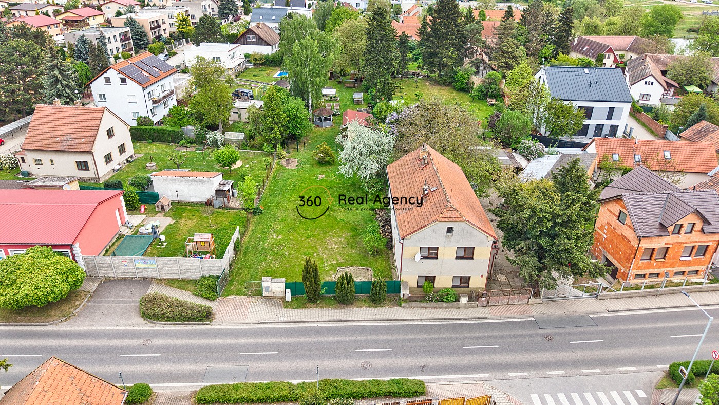 Výjimečný stavební pozemek 1 418 m² | Praha 11 – Šeberov | Prémiová lokalita s platným stavebním povolením.